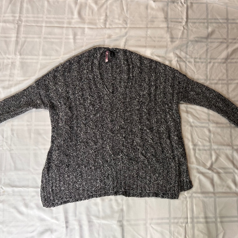 Love by Design Cable Knit Sweater – Gray – Size Small